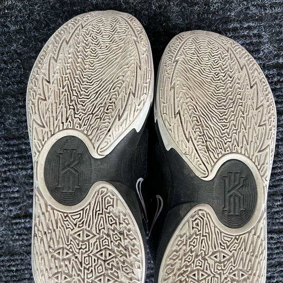 Nike Kyrie Low 5’s - Domino - Picture 8 of 8